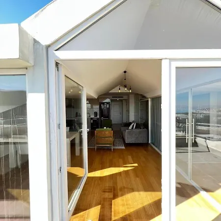 Luxury Penthouse, Sea View&terrace, Ac,lift,taksim Apartament Stambuł